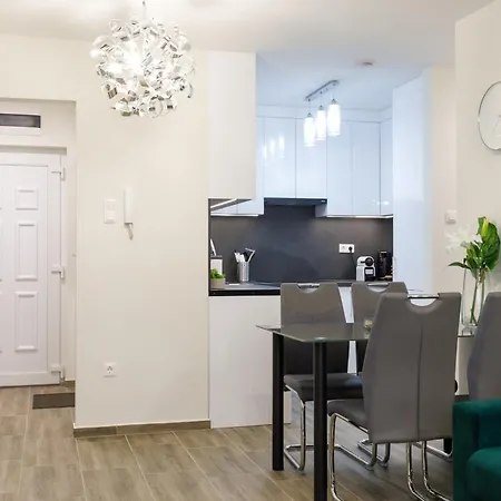 Sixties Elite Apartment *