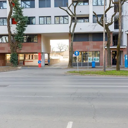 Sixties Elite Free Private Parking